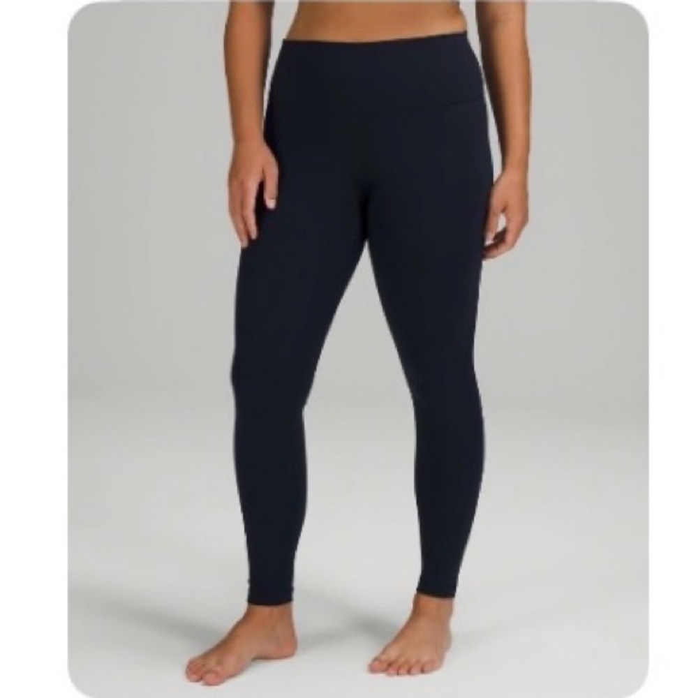 Navy lululemon Wunder Under leggings
Size 4
28”